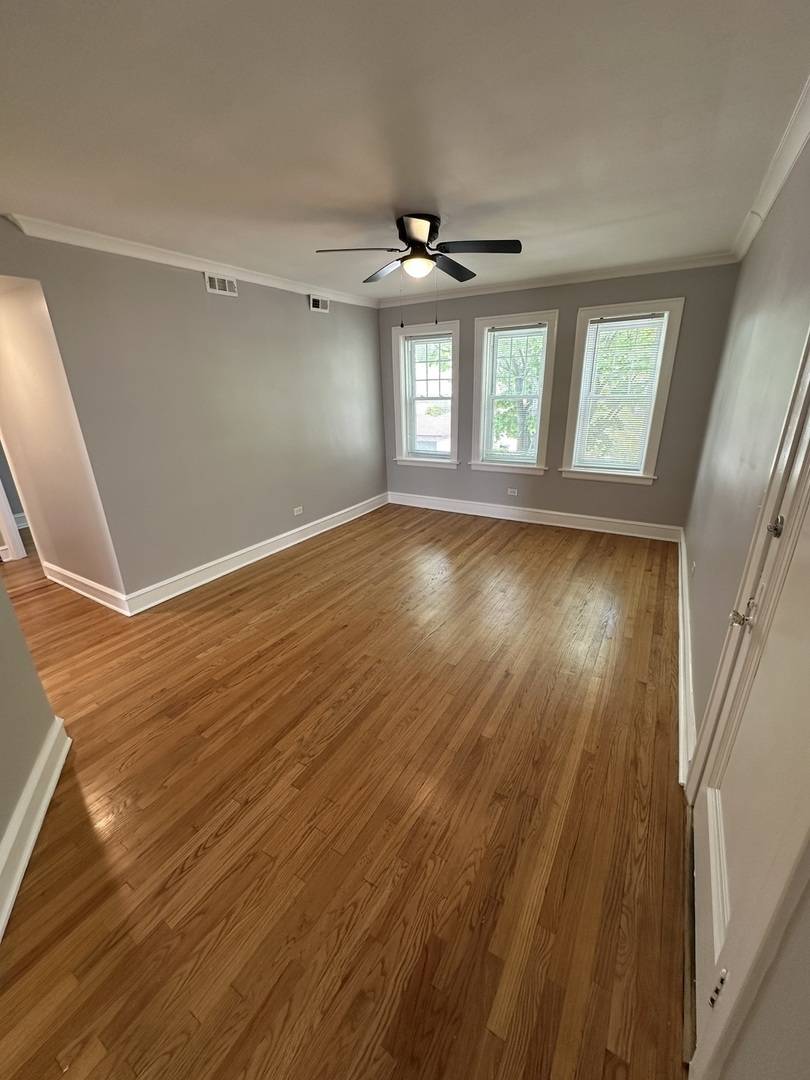 5745 W Wellington AVE #2, Chicago, IL 60634