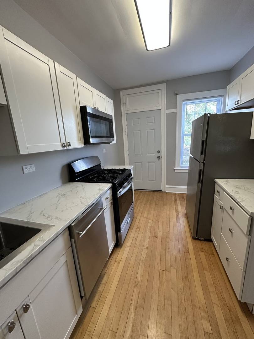 5745 W Wellington AVE #2, Chicago, IL 60634