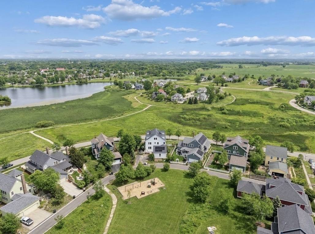 860 Blazing Star RD, Grayslake, IL 60030