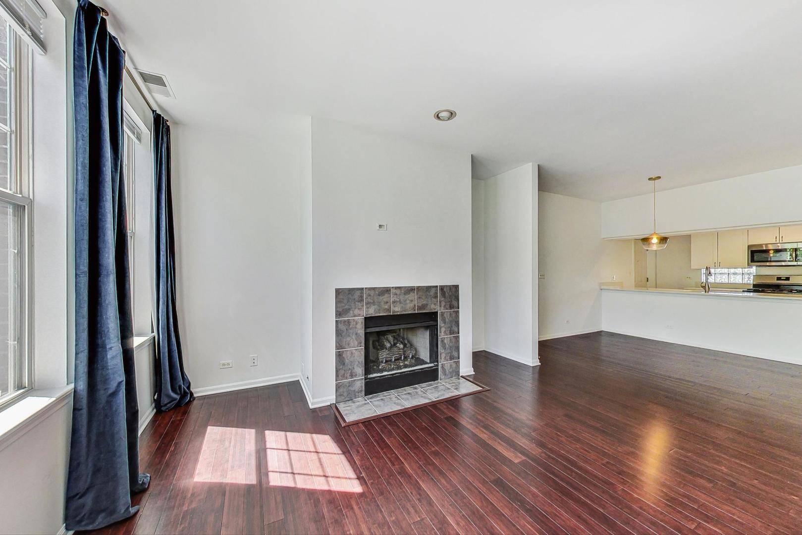 301 W GOETHE ST #304C, Chicago, IL 60610
