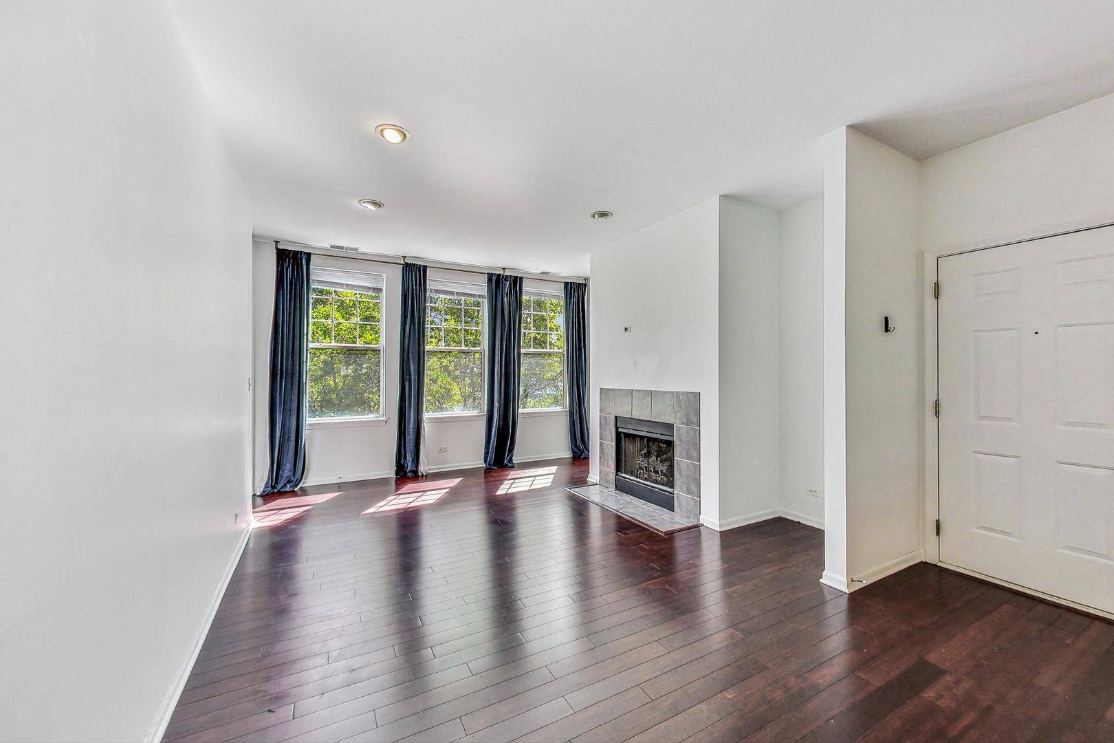 301 W GOETHE ST #304C, Chicago, IL 60610