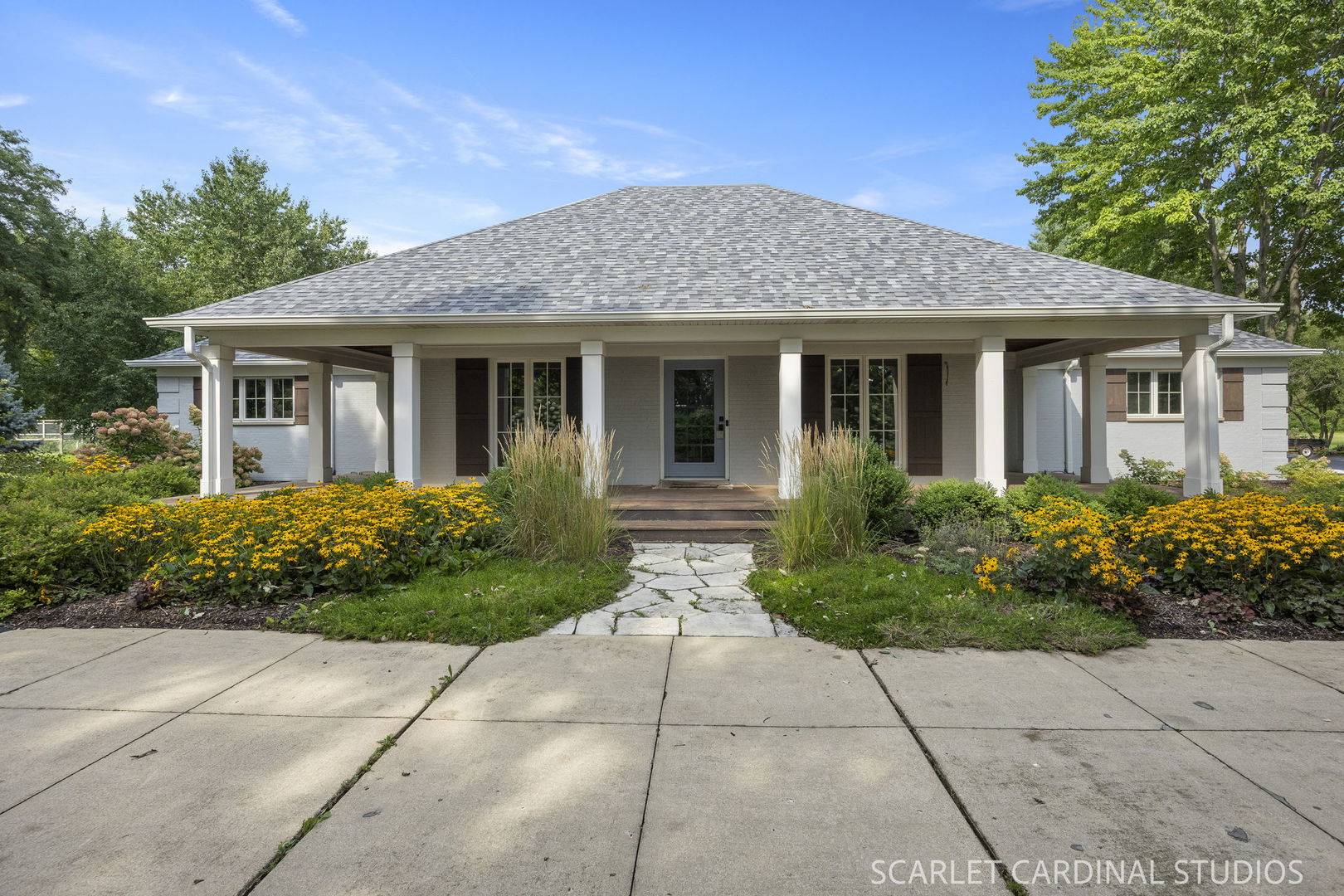 38W064 Tanglewood DR, Batavia, IL 60510