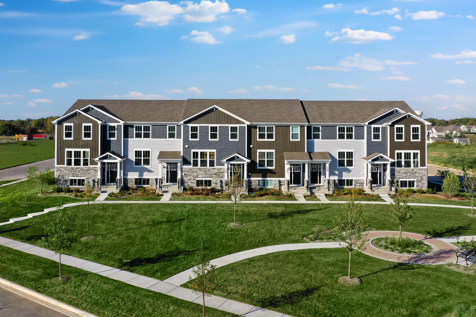 121 Harvest LN, West Dundee, IL 60118