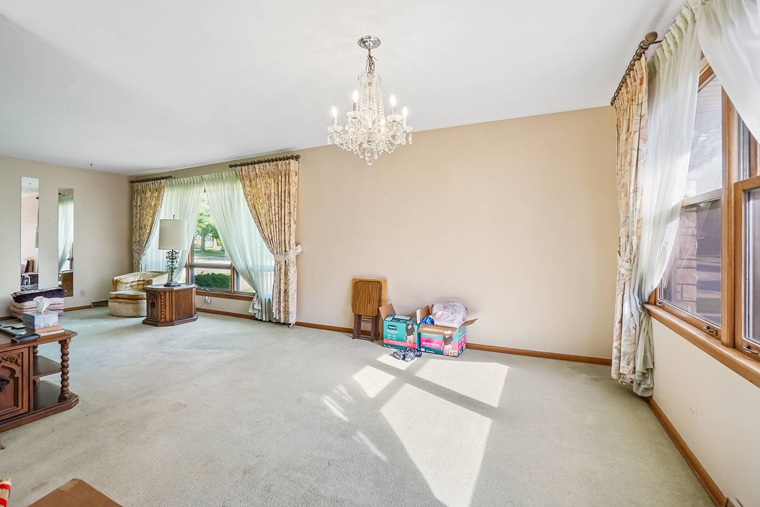 1050 W Strieff LN, Glenwood, IL 60425