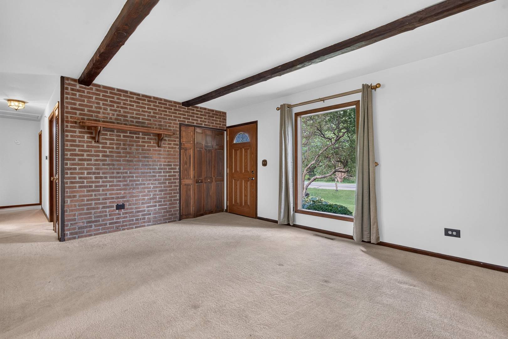 6712 Silver Lake RD, Cary, IL 60013