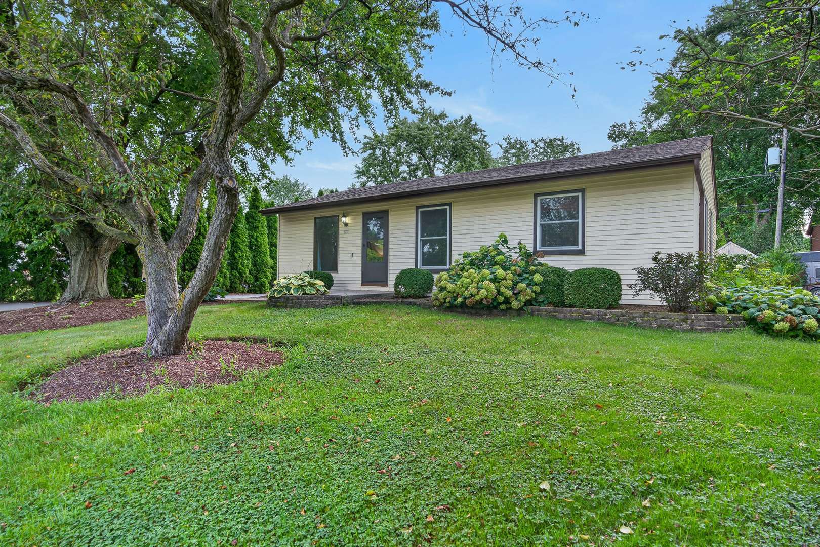 6712 Silver Lake RD, Cary, IL 60013