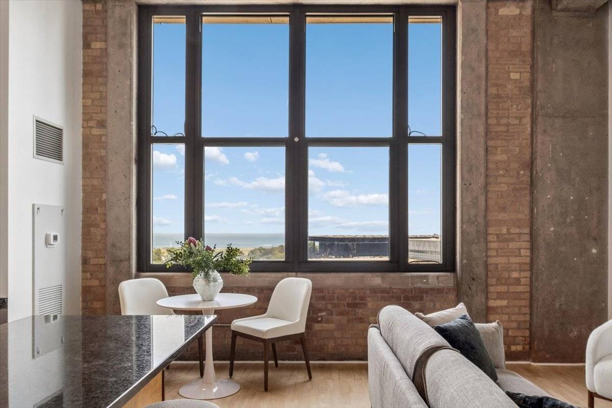 320 E 21ST ST #807, Chicago, IL 60616