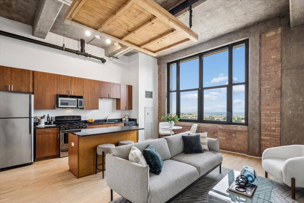 320 E 21ST ST #807, Chicago, IL 60616