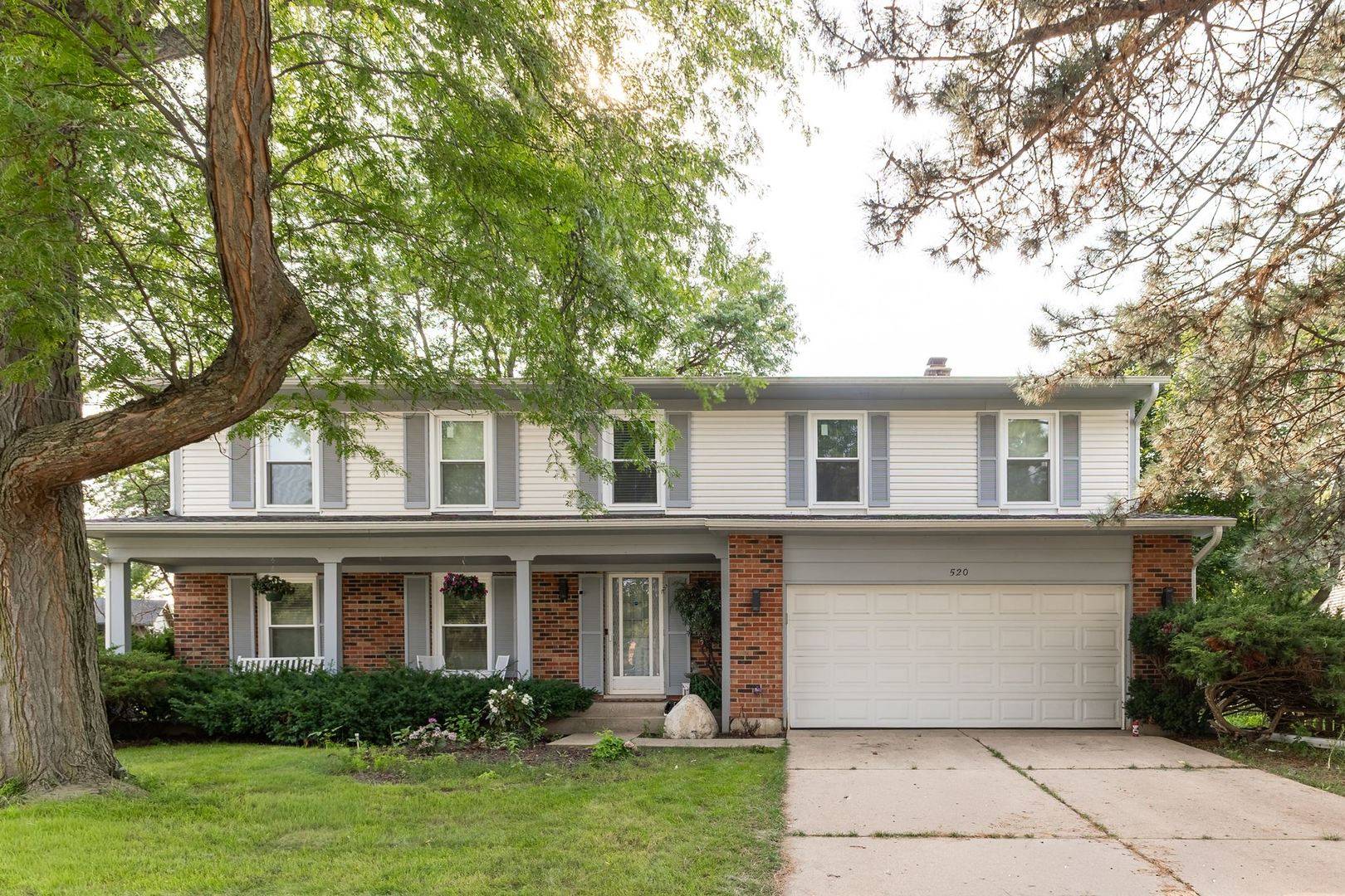 520 Highland Grove DR, Buffalo Grove, IL 60089