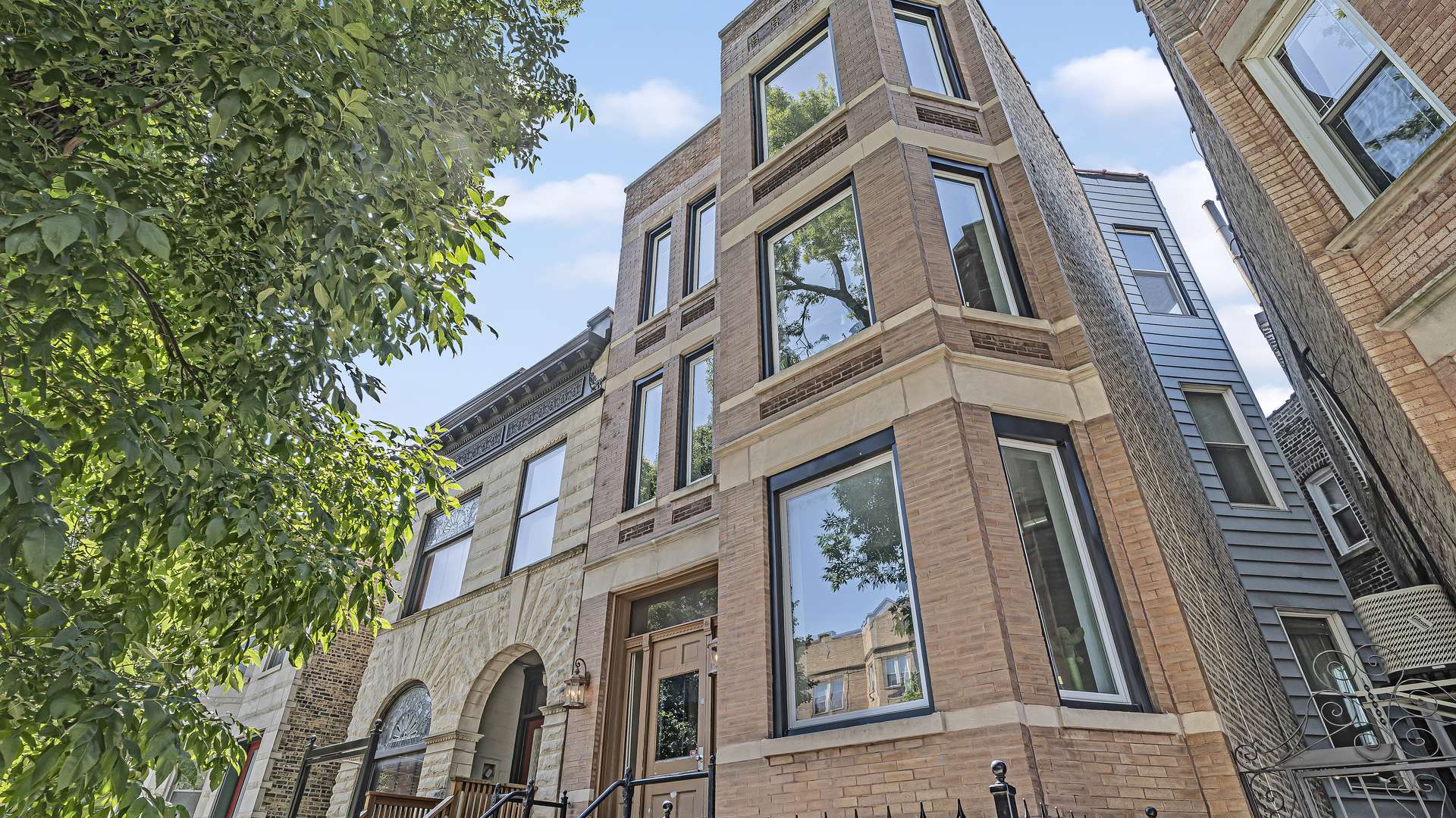 3227 W Beach AVE #3, Chicago, IL 60651
