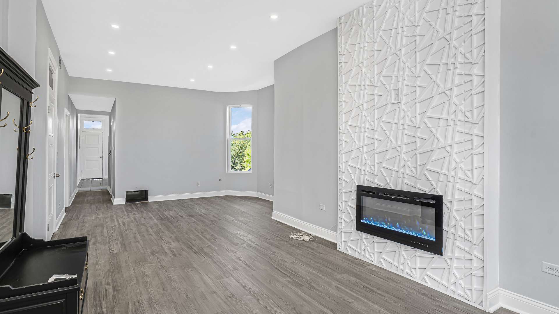 3227 W Beach AVE #3, Chicago, IL 60651