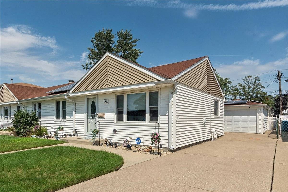 4544 W 89th ST, Hometown, IL 60456