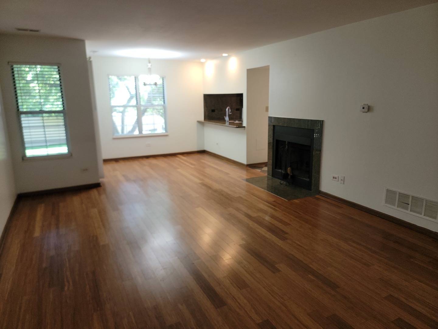 137 White Oak CT #1, Schaumburg, IL 60195