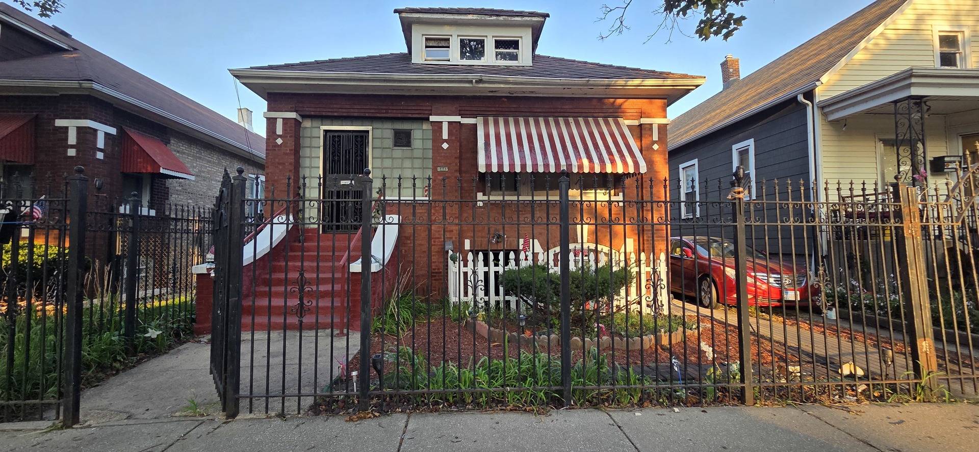 8443 S Manistee AVE, Chicago, IL 60617