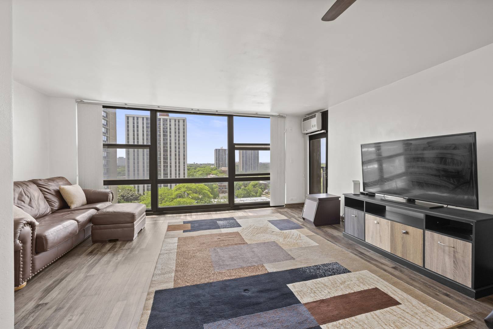 2605 S Indiana AVE #1007, Chicago, IL 60616