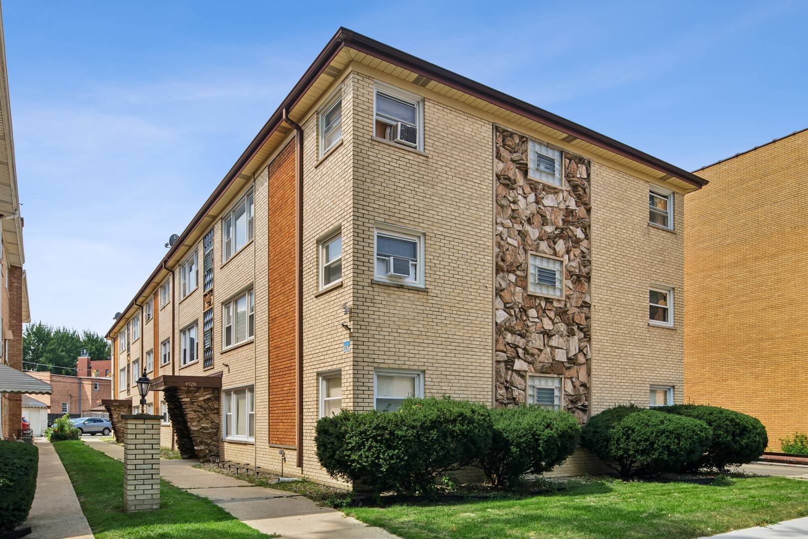 4928 N Lester AVE #2B, Chicago, IL 60630