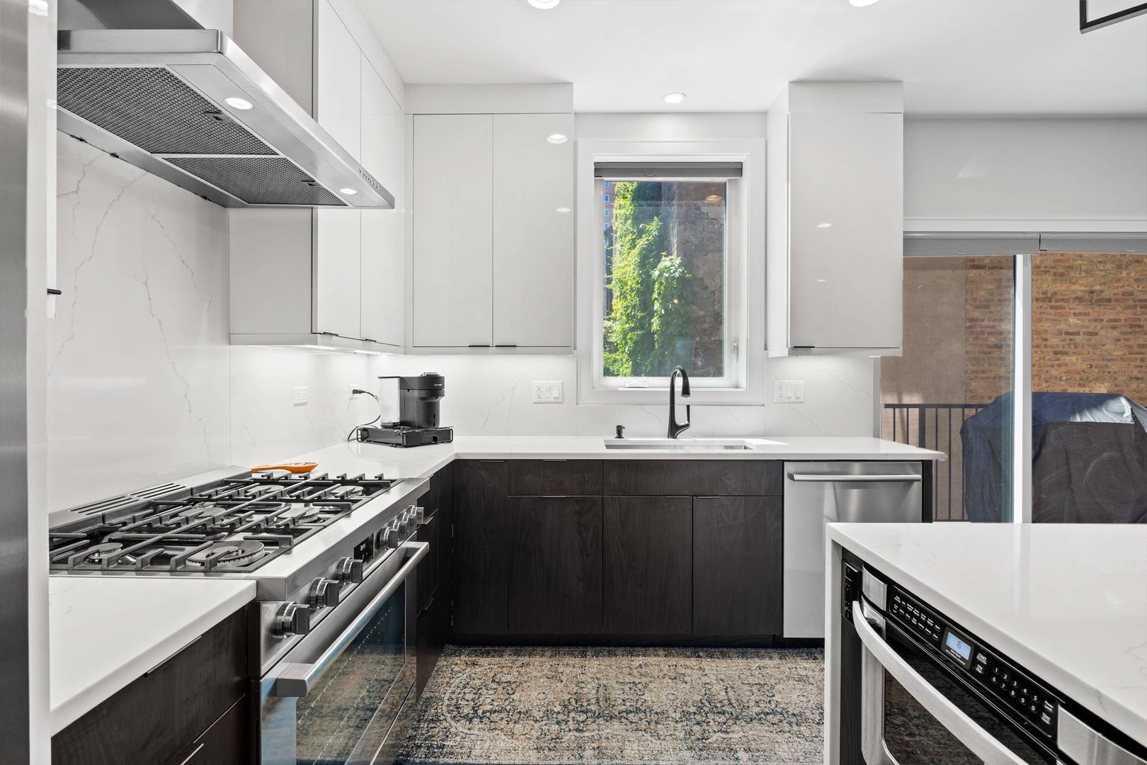 3901 S Lake Park AVE, Chicago, IL 60653