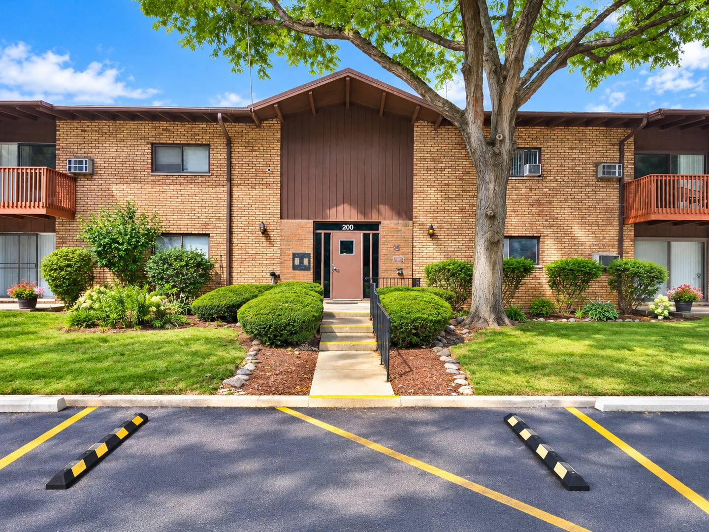 100 Willow LN #B205, Willow Springs, IL 60480