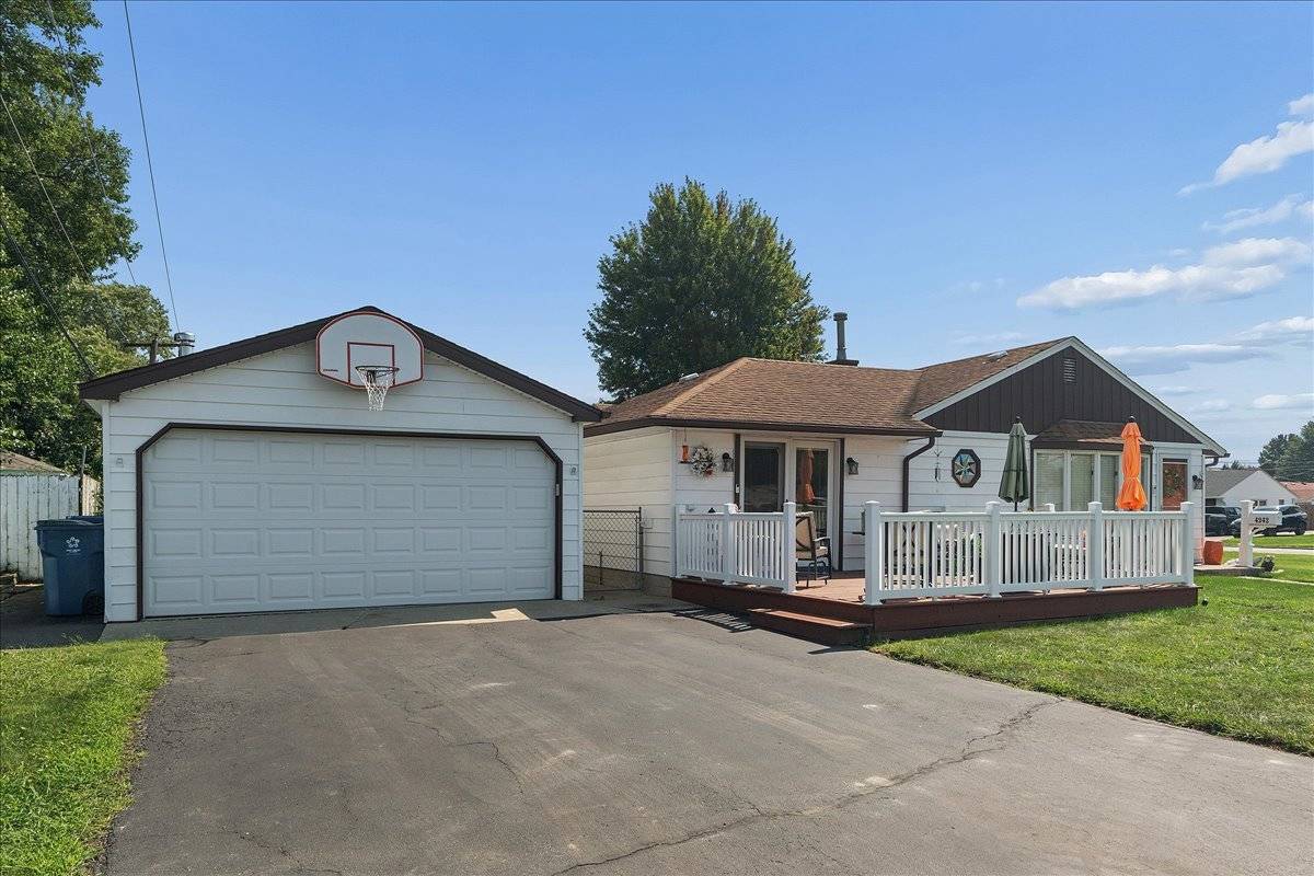 4242 W 90th PL, Hometown, IL 60456