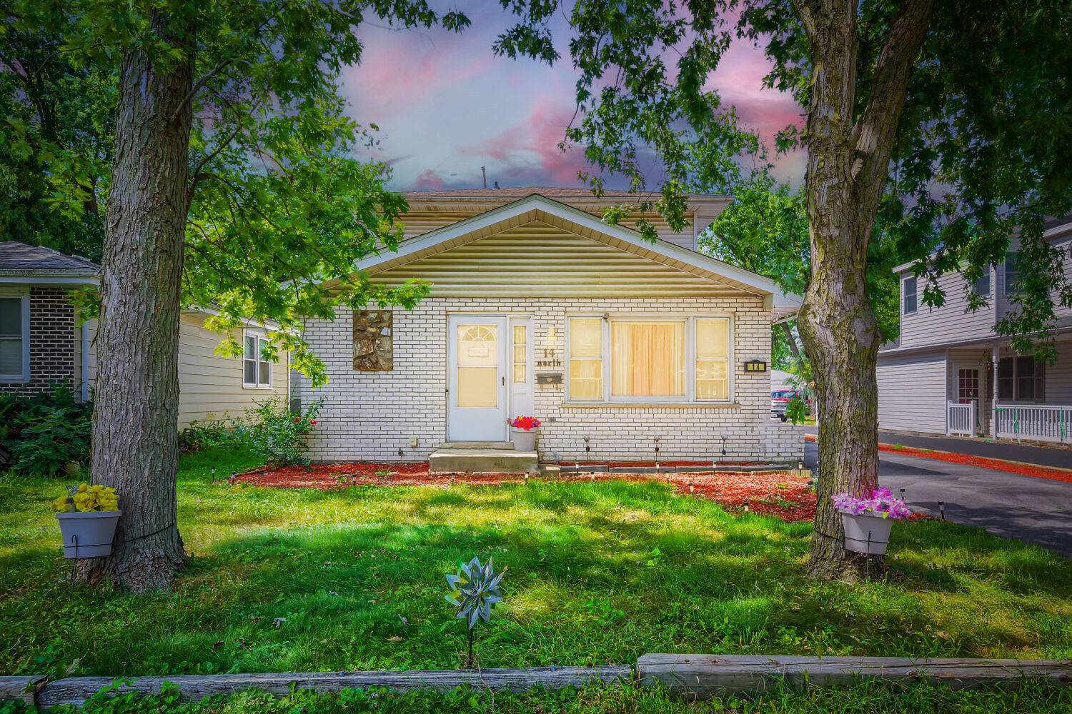 14 N Rebecca ST, Glenwood, IL 60425