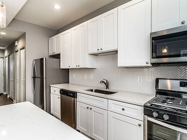 2246 S Whipple ST #3R, Chicago, IL 60623