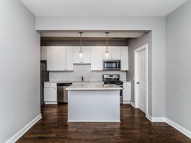 2246 S Whipple ST #3R, Chicago, IL 60623