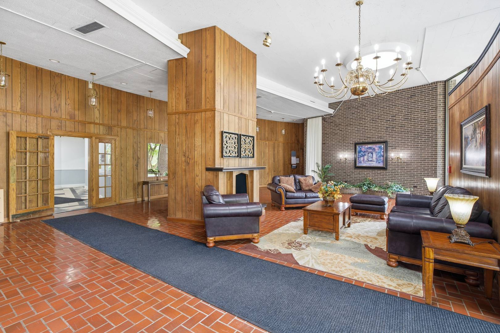 40 N TOWER RD #1E, Oak Brook, IL 60523