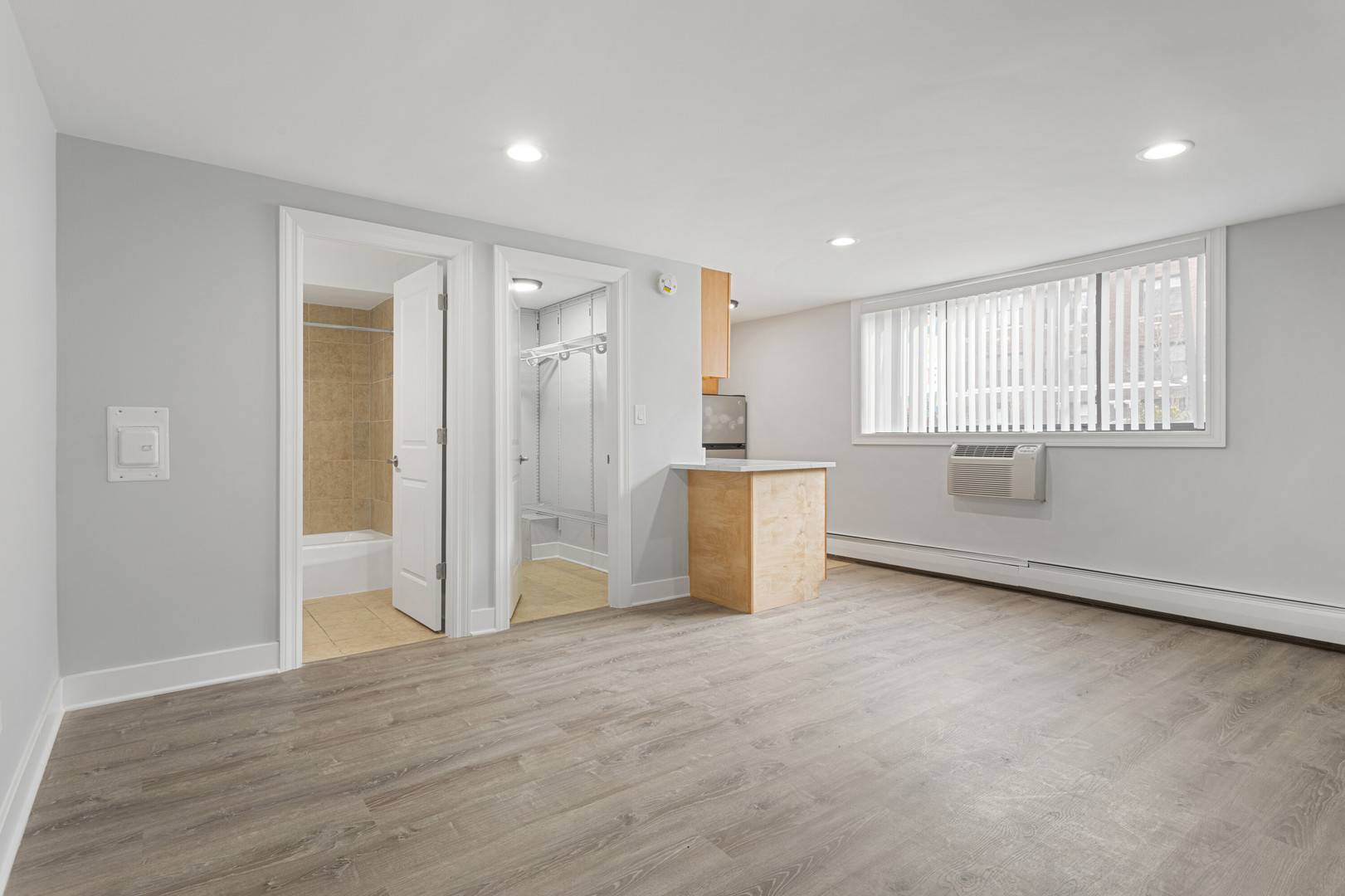 6758 N Sheridan AVE #101, Chicago, IL 60626