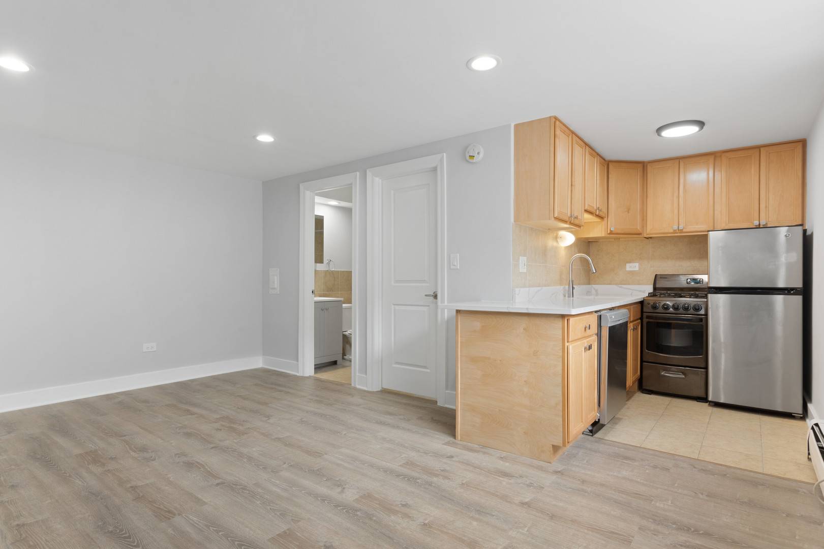 6758 N Sheridan AVE #101, Chicago, IL 60626