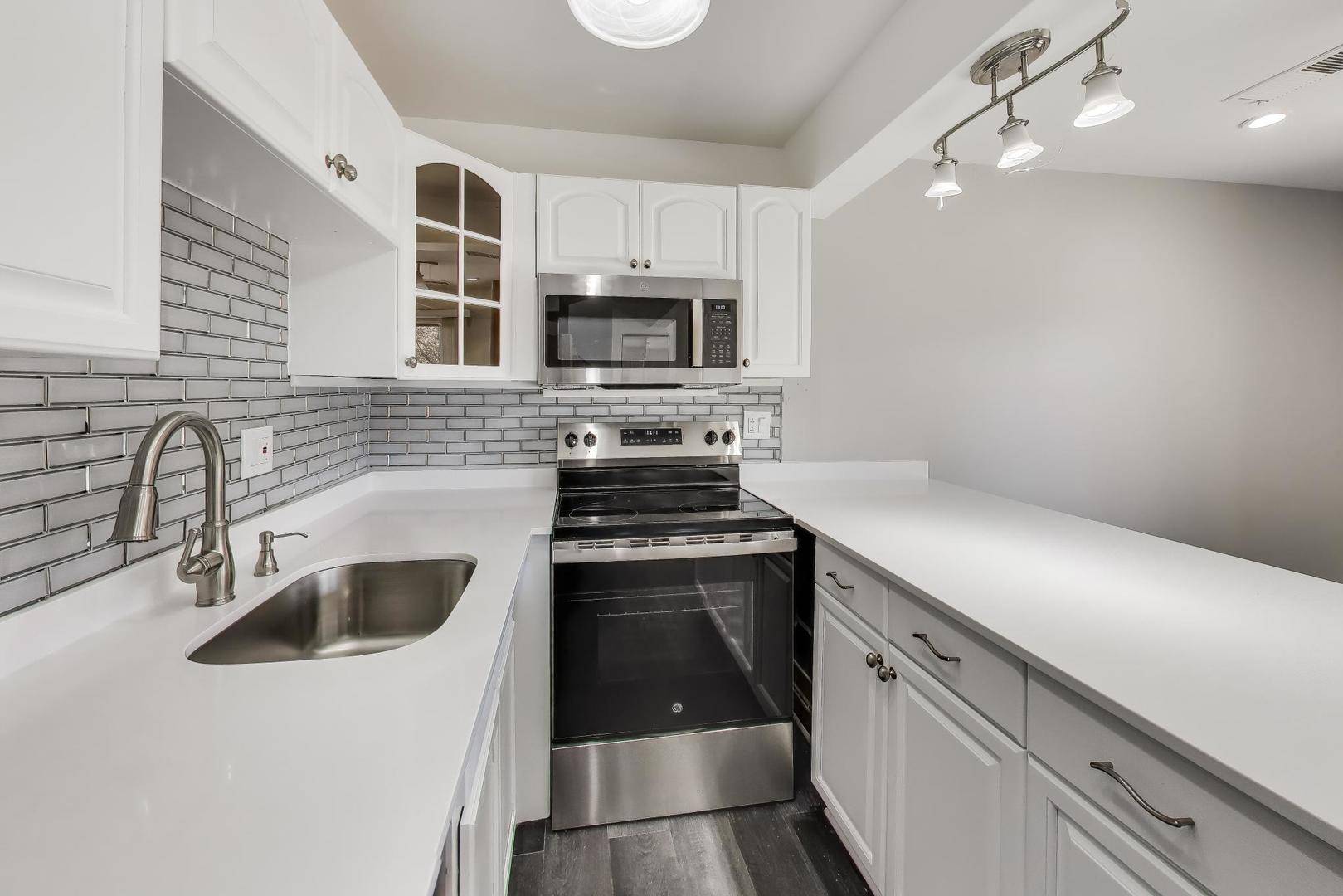 22 Jamaica Colony #1, Fox Lake, IL 60020