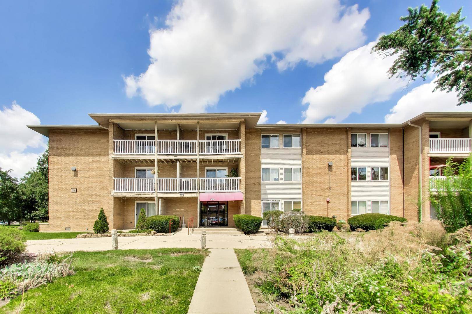 960 Beau DR #307, Des Plaines, IL 60016