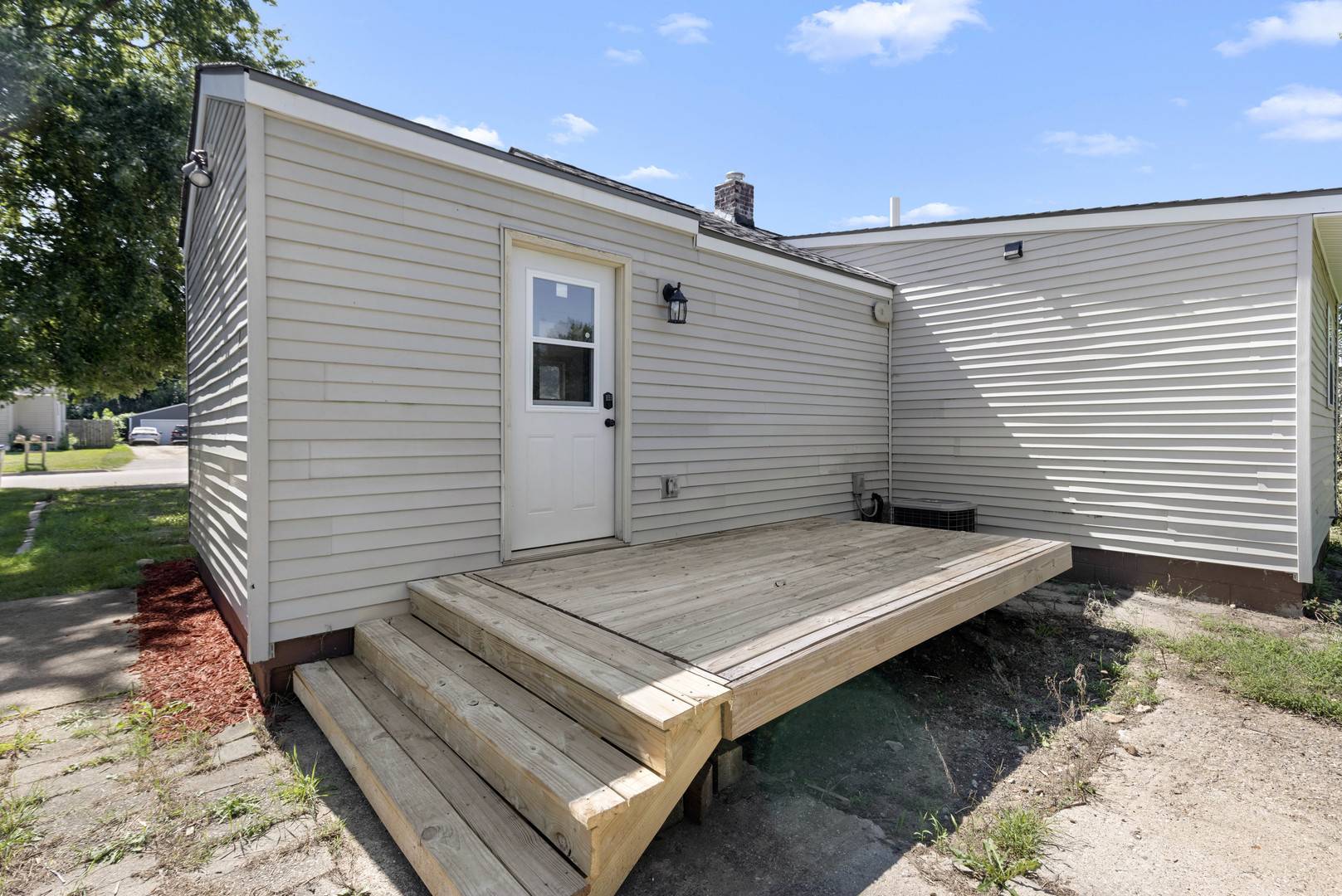 332 Gilbert TER, Machesney Park, IL 61115