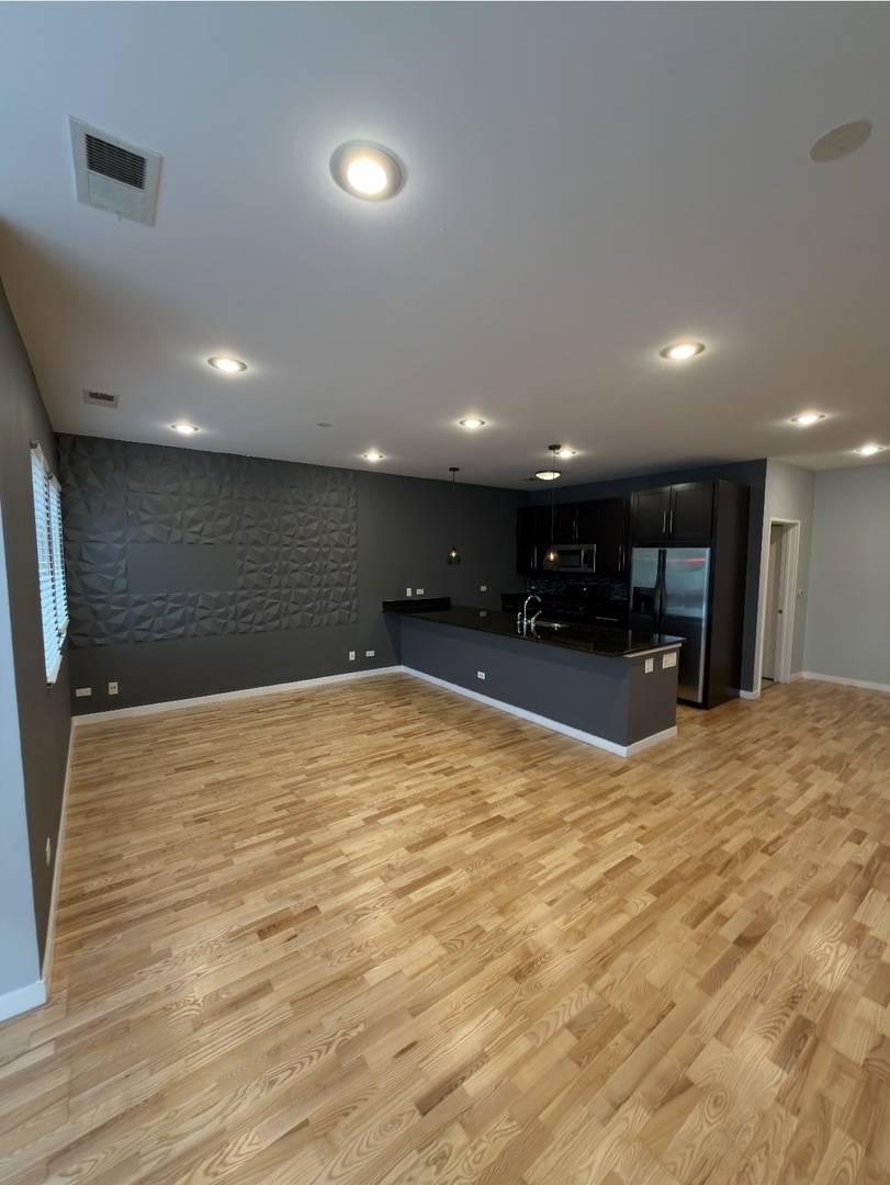 2240 W Madison ST #201, Chicago, IL 60612