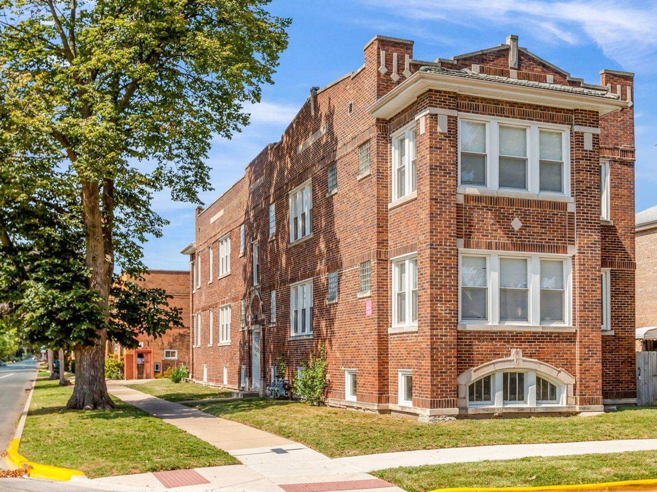 1648 East AVE #2E, Berwyn, IL 60402