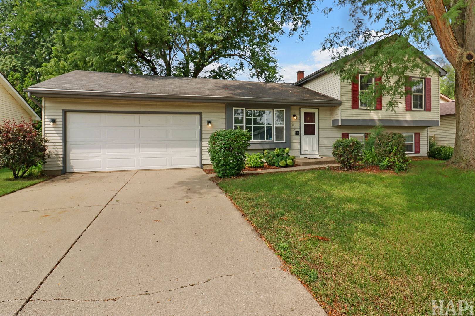 5014 W Greenbrier DR, Mchenry, IL 60050