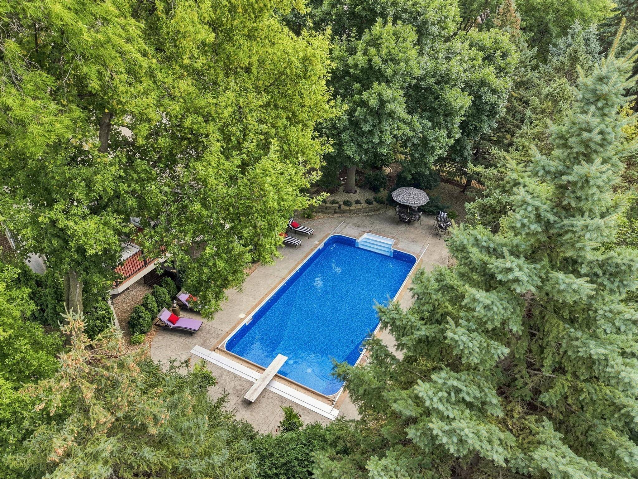9486 Olympia DR, Eden Prairie, MN 55347