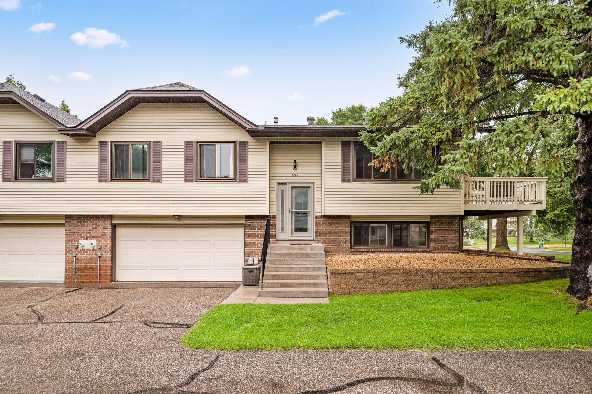 899 Lawnview AVE, Shoreview, MN 55126