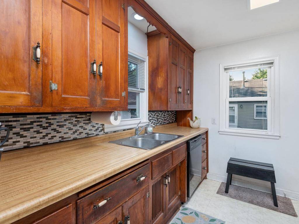 325 5th AVE N, Hopkins, MN 55343