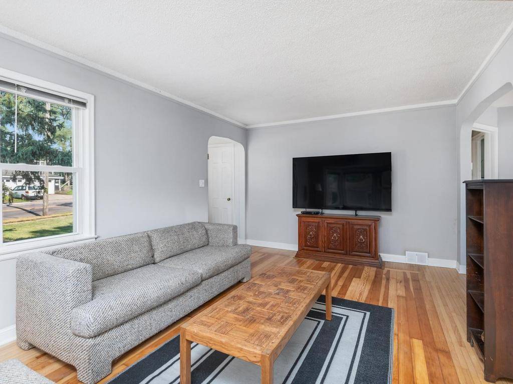 325 5th AVE N, Hopkins, MN 55343