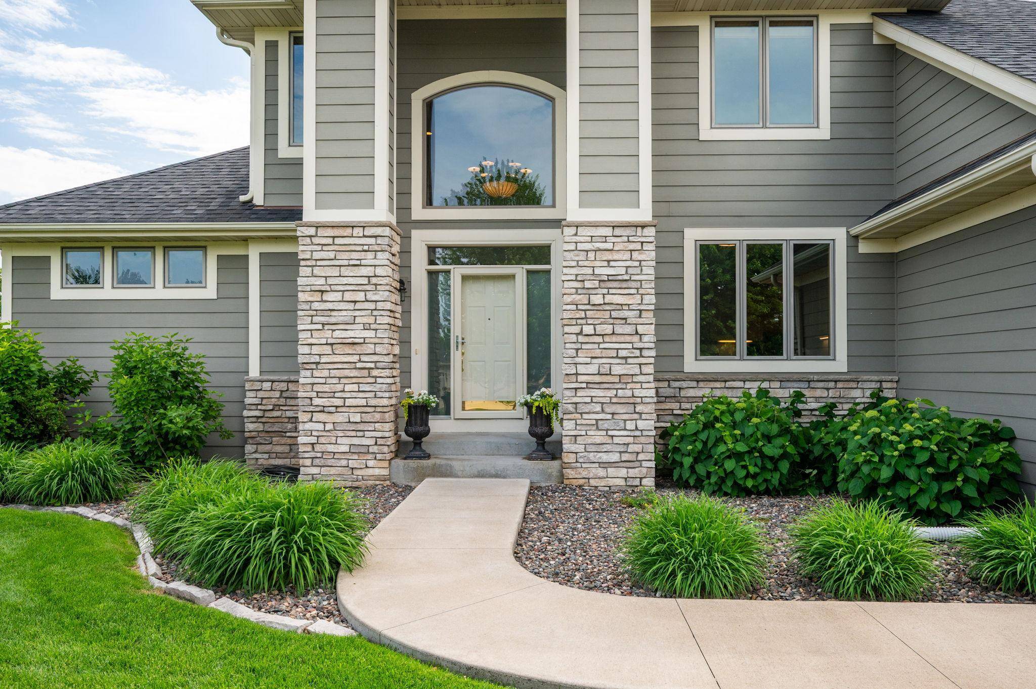 6786 Yellowstone LN N, Maple Grove, MN 55311