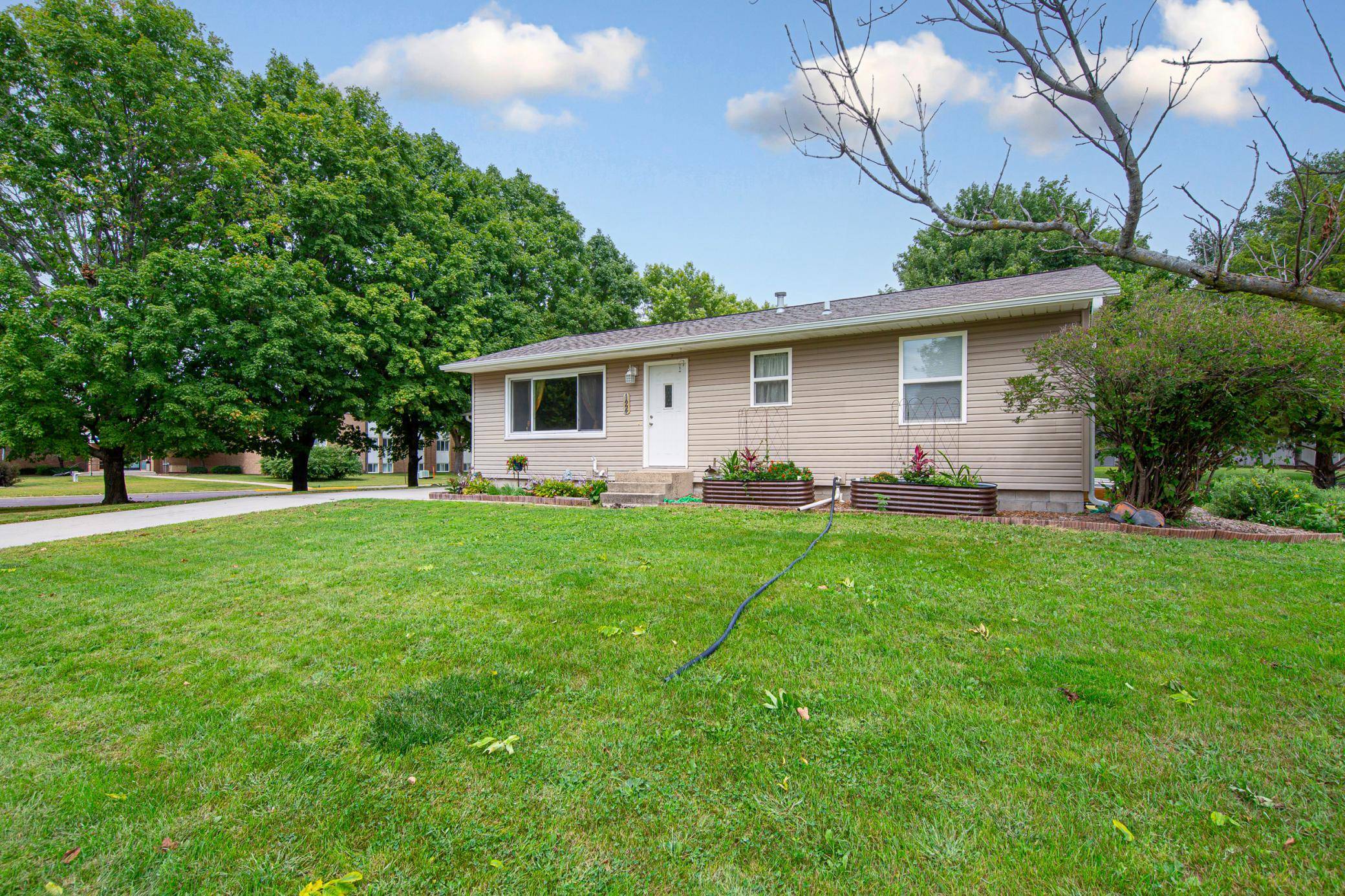 124 13th AVE NW, Waseca, MN 56093