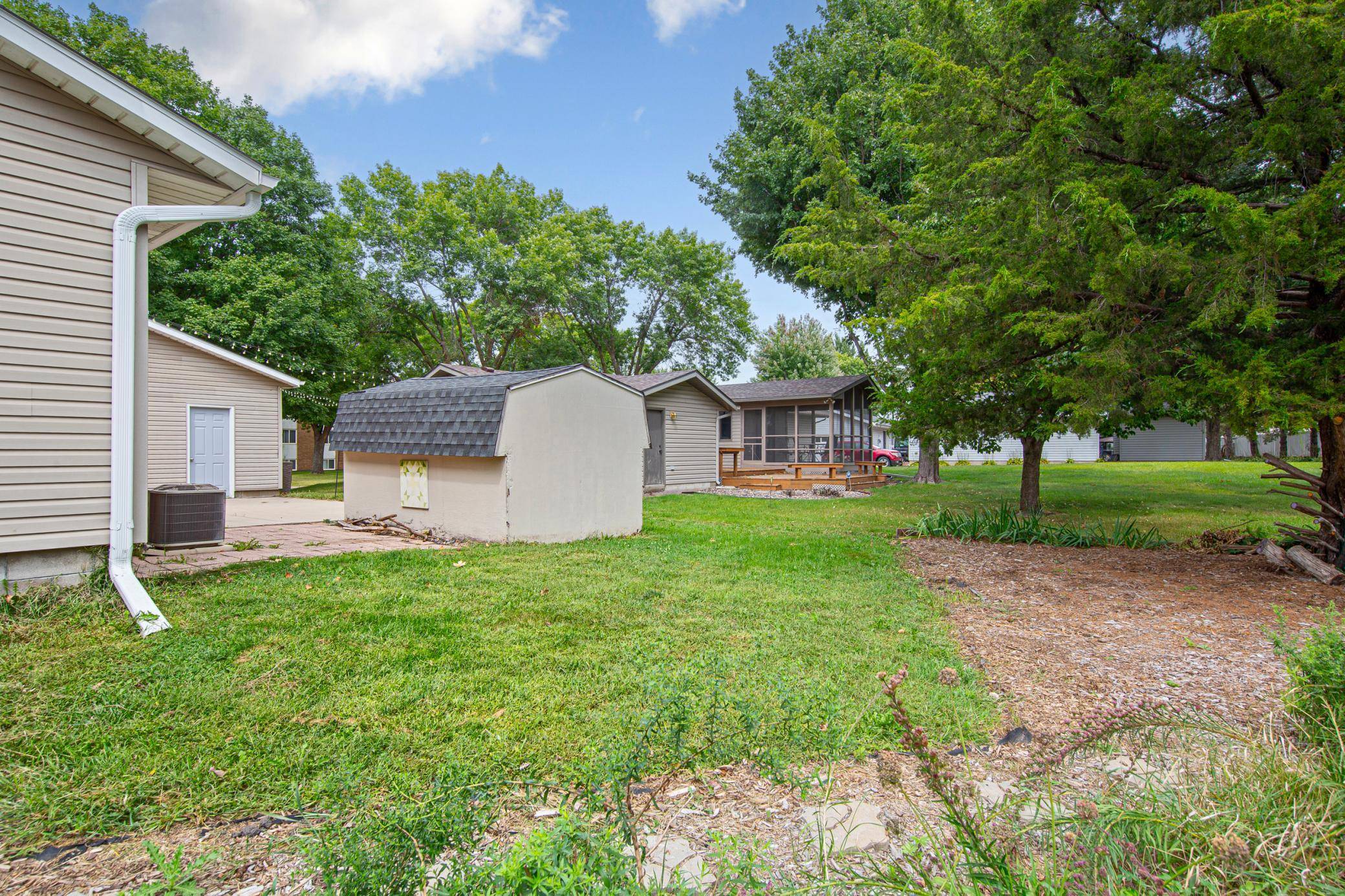 124 13th AVE NW, Waseca, MN 56093