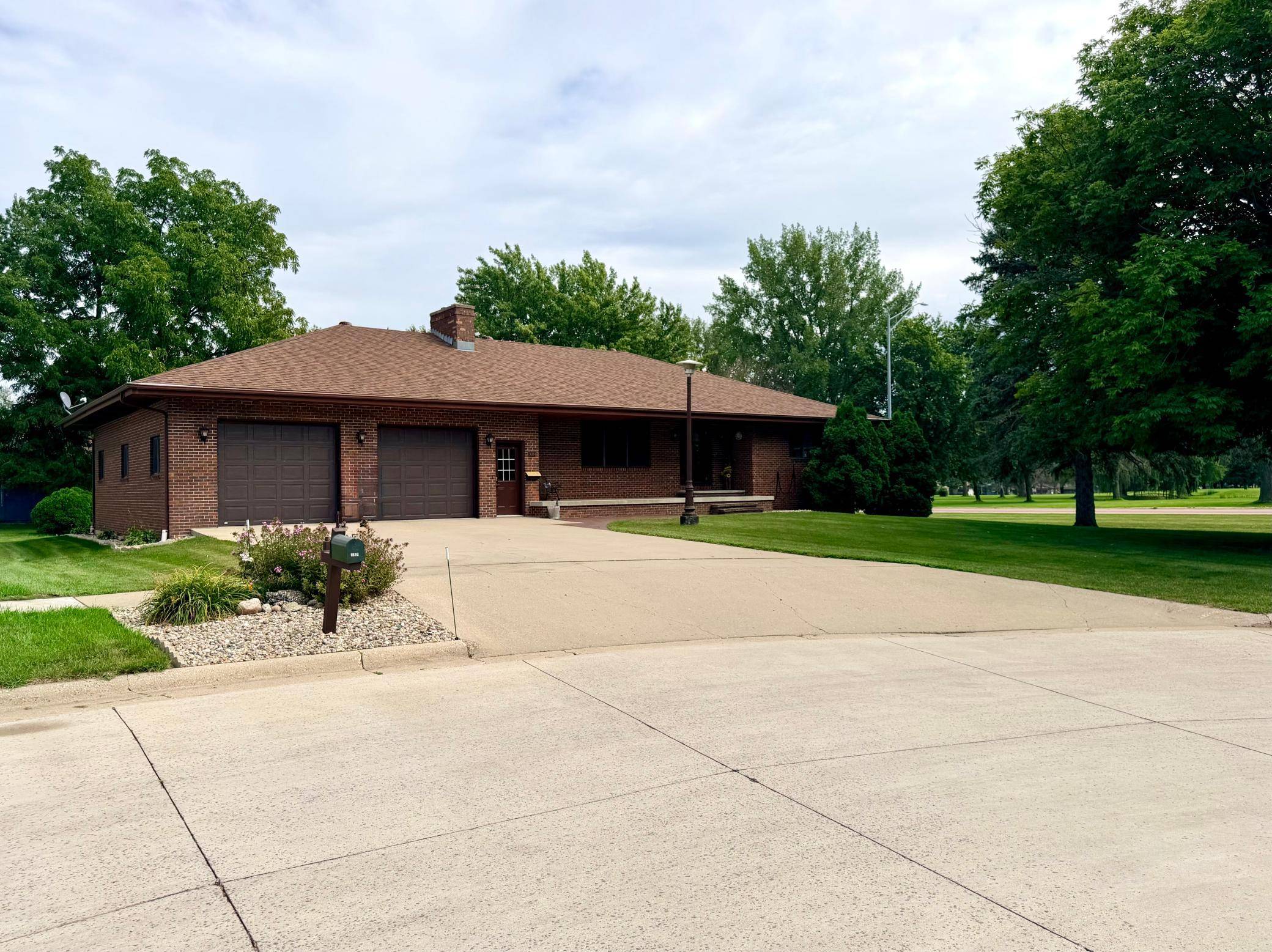 1604 Birchwood PL, Worthington, MN 56187