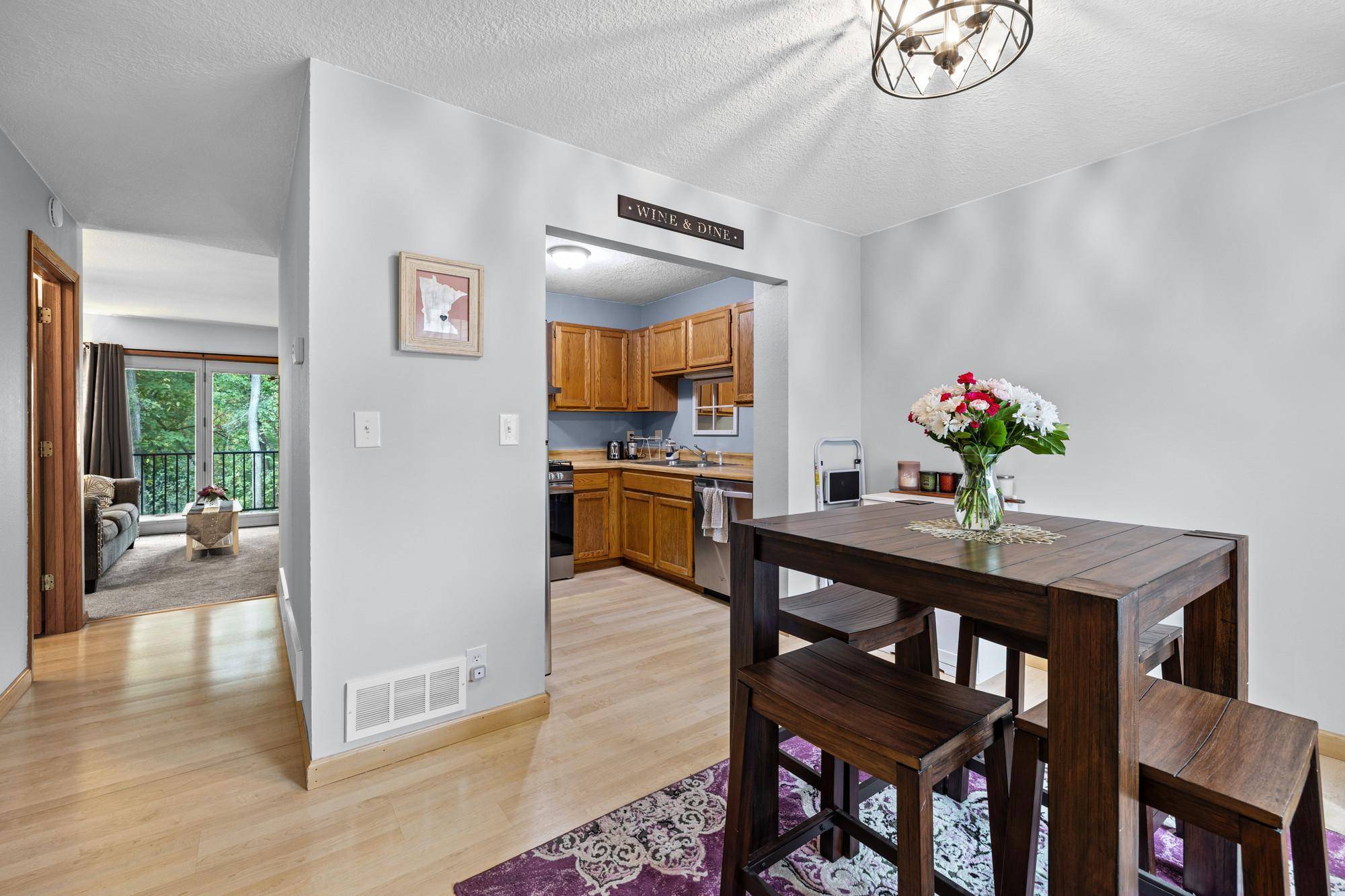 3253 Evergreen DR, Eagan, MN 55121