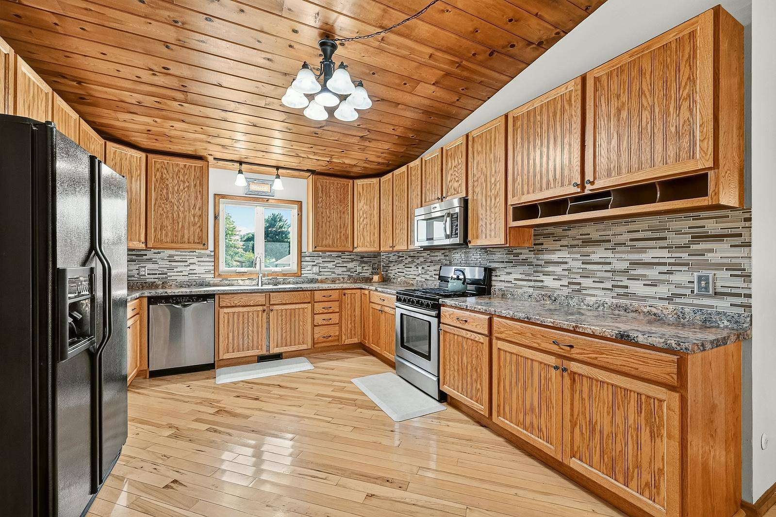 813 3rd AVE SE, Stewartville, MN 55976