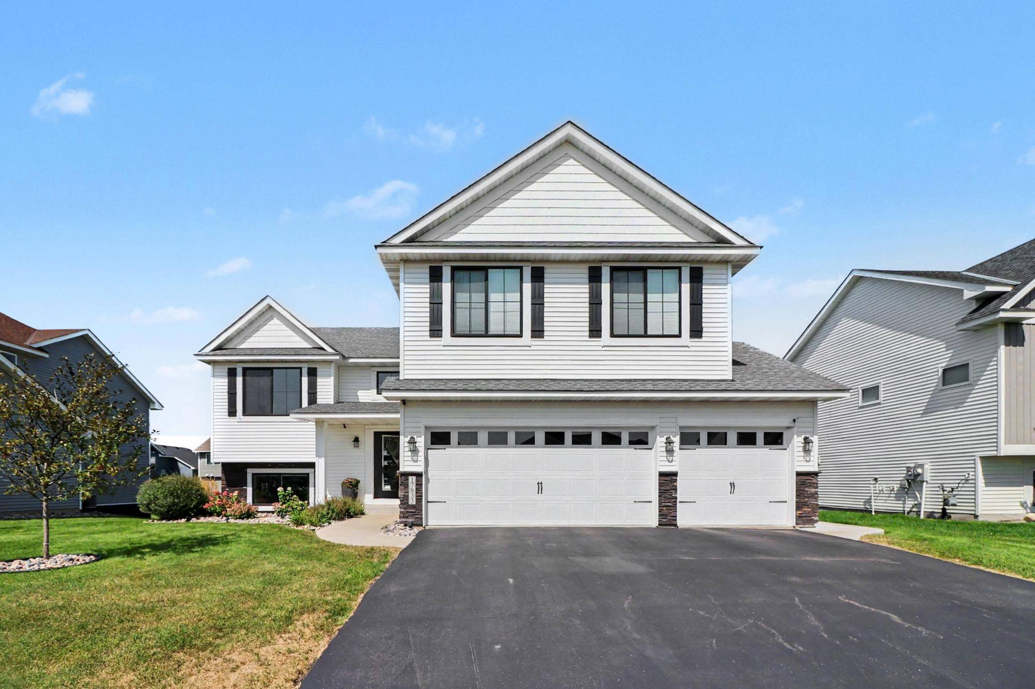 17833 Essex LN, Lakeville, MN 55044