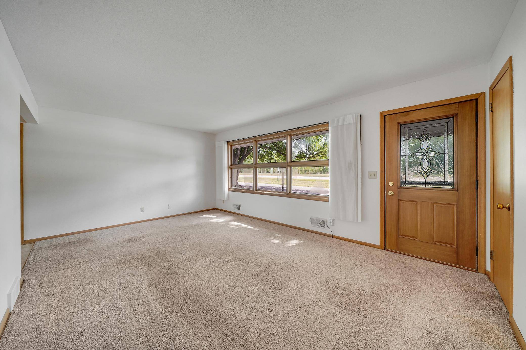 903 Parallel ST, Chaska, MN 55318