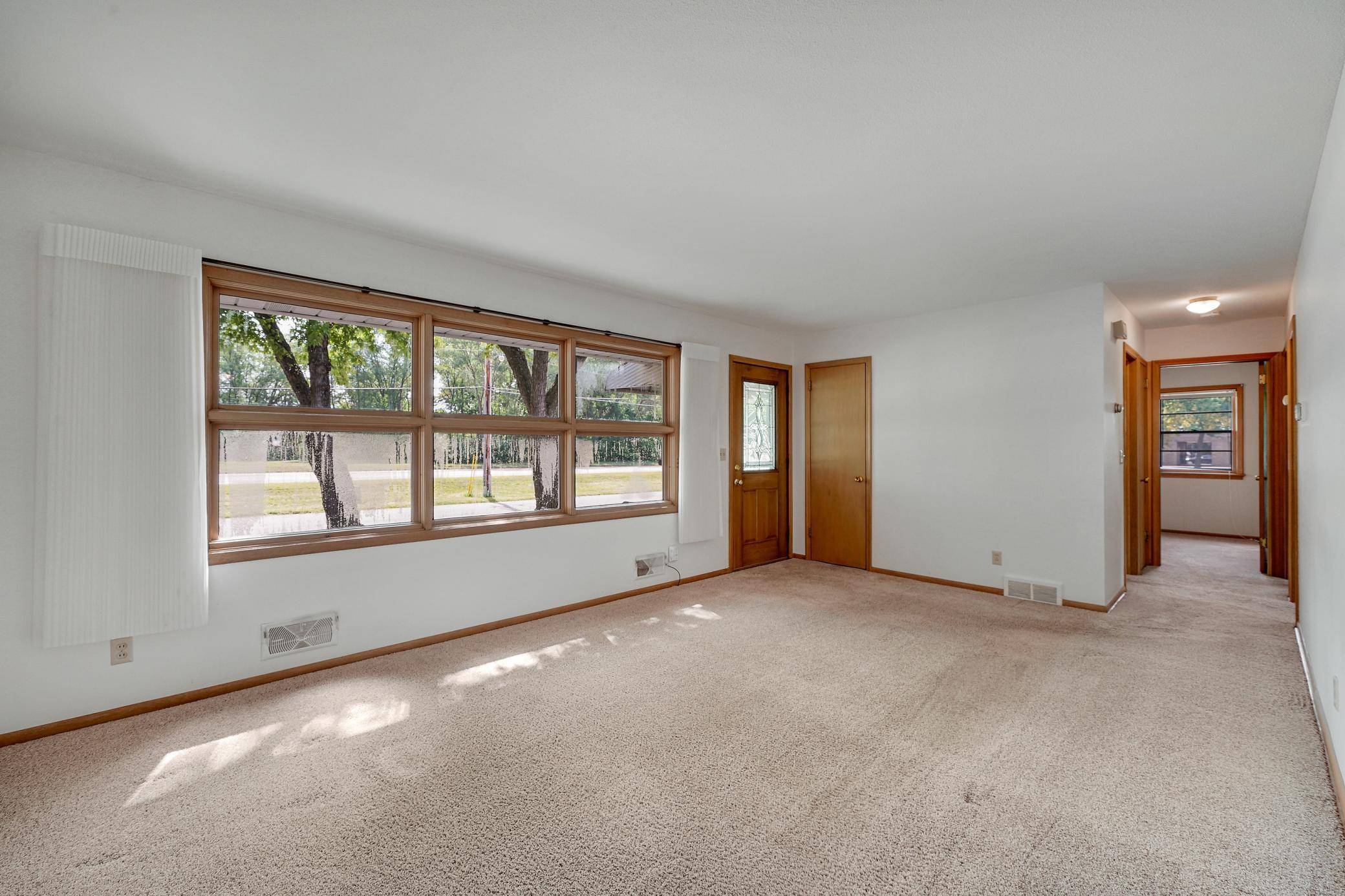 903 Parallel ST, Chaska, MN 55318