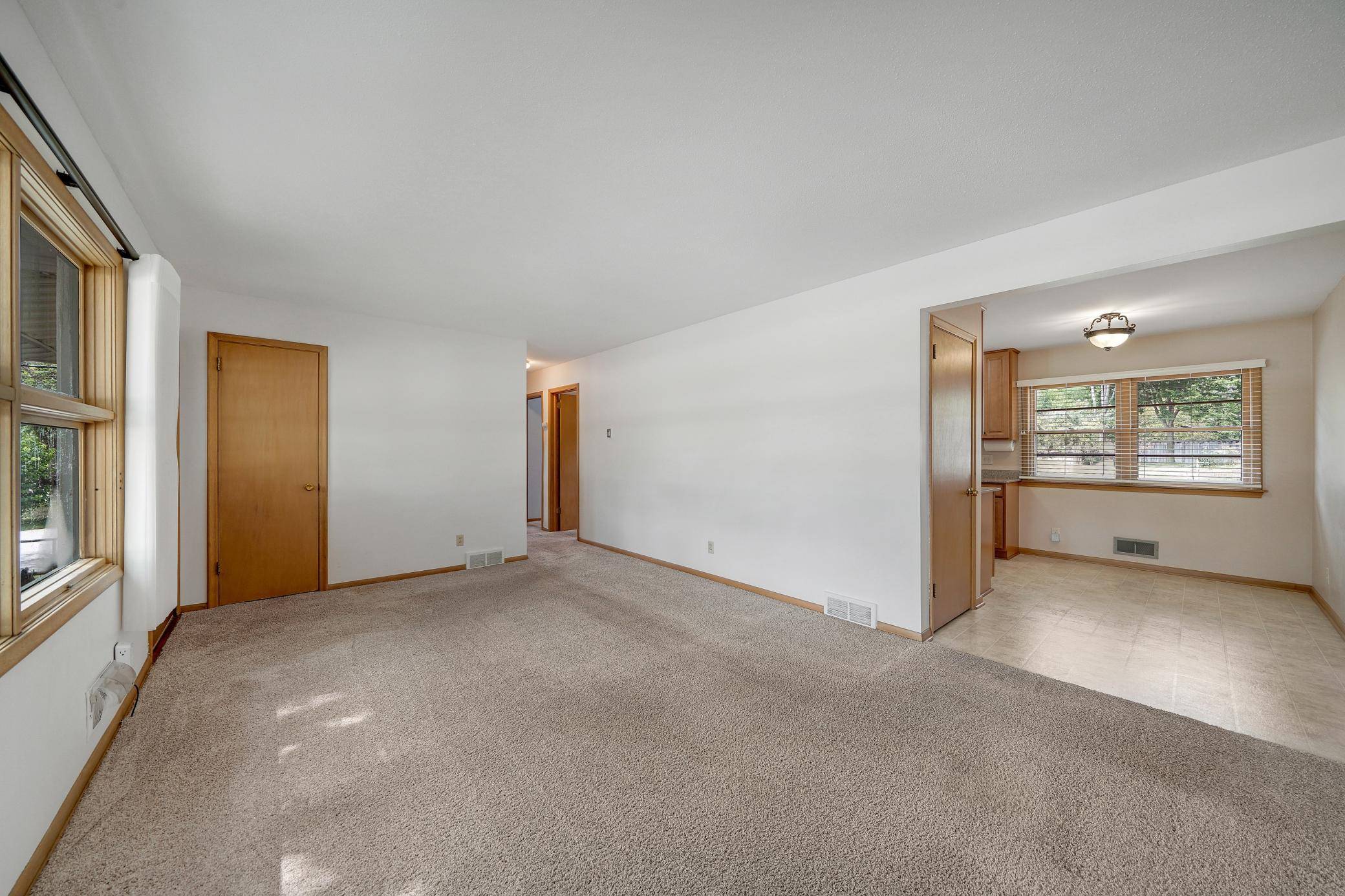 903 Parallel ST, Chaska, MN 55318