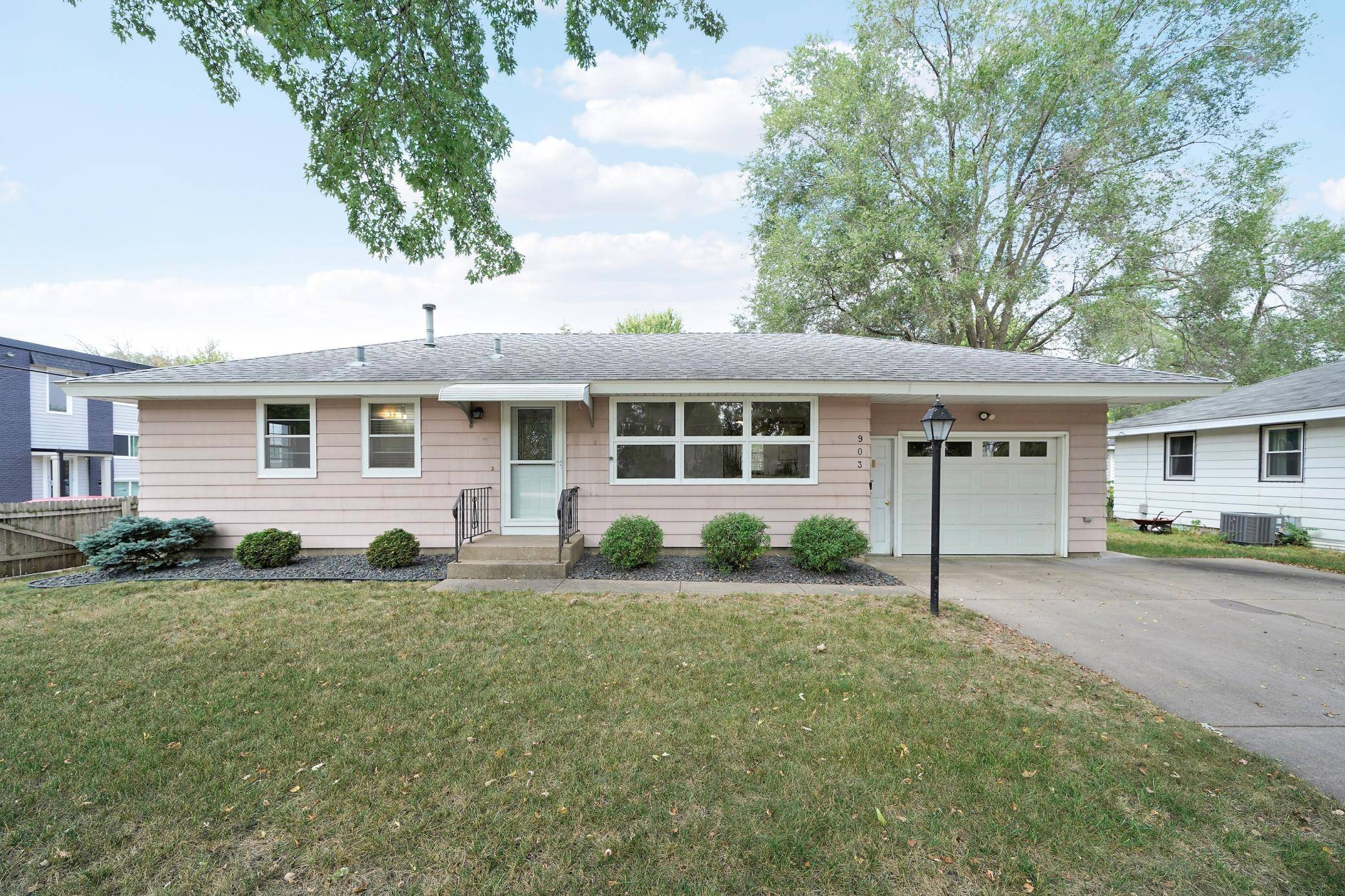 903 Parallel ST, Chaska, MN 55318